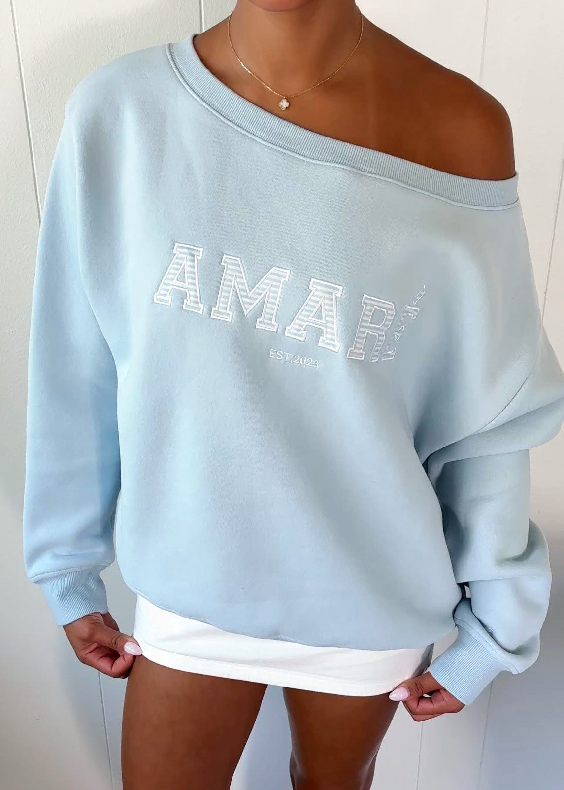 LUCKY GIRL. OFF THE SHOULDER CREWNECK (OCEAN BLUE)